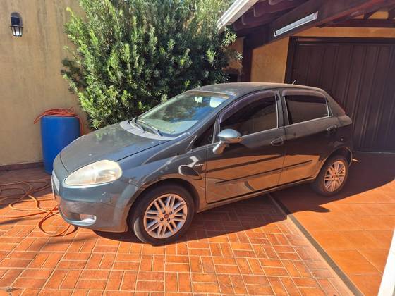 FIAT PUNTO 1.8 ESSENCE 16V FLEX 4P AUTOMATIZADO FIAT PUNTO 1.8 ESSENCE 16V FLEX 4P AUTOMATIZADO